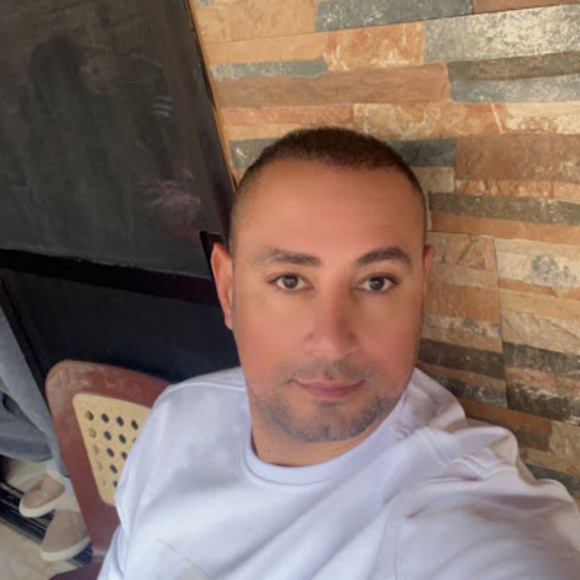 Meet your Posher, Hussein - Picture 1 of 1